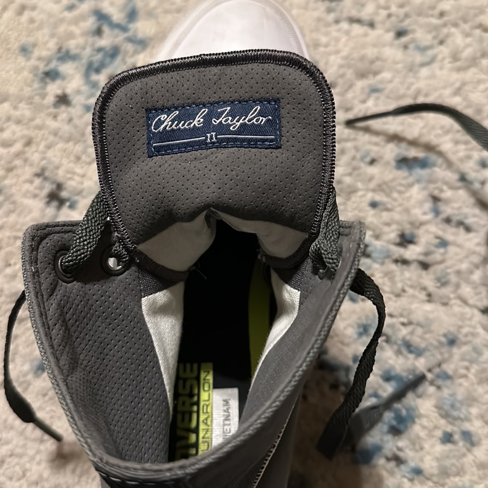 Chuck Taylor Converse High Tops Size 7 - Picture 9 of 11